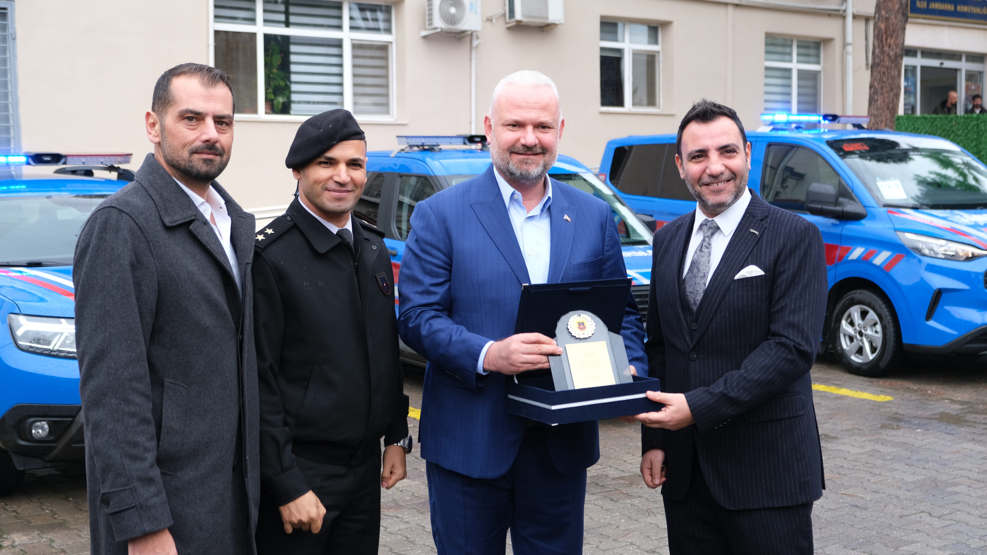 MENEMEN İLÇE JANDARMA KOMUTANLIĞI’NDAN TİCARET ODASI’NA ANLAMLI PLAKET