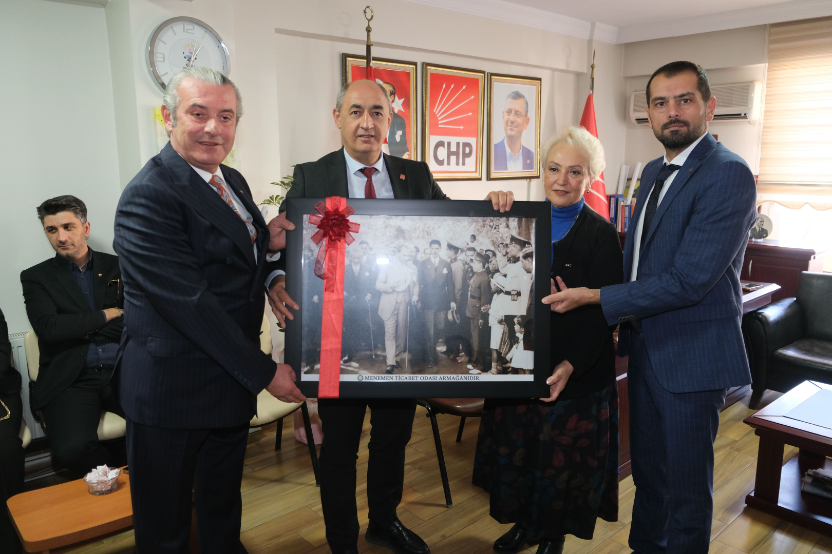 Menemen Ticaret Odası'ndan Menemen Cumhuriyet Halk Partisi İlçe Başkanlığına Ziyaret
