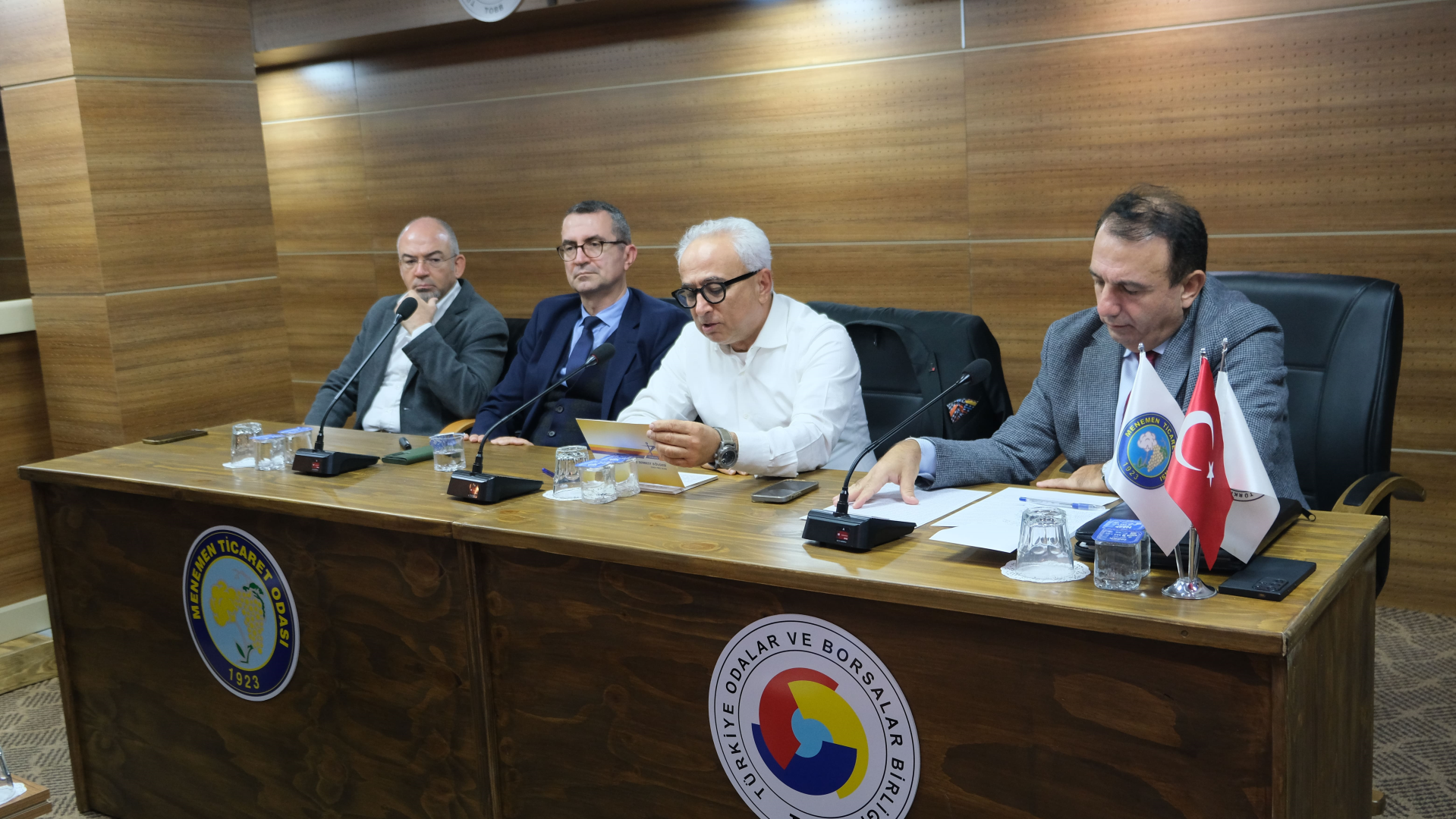 Menemen Ticaret Odası'nda 2025 Yılına Dair Ekonomik ve Mali Politikalar Semineri Gerçekleştirildi.