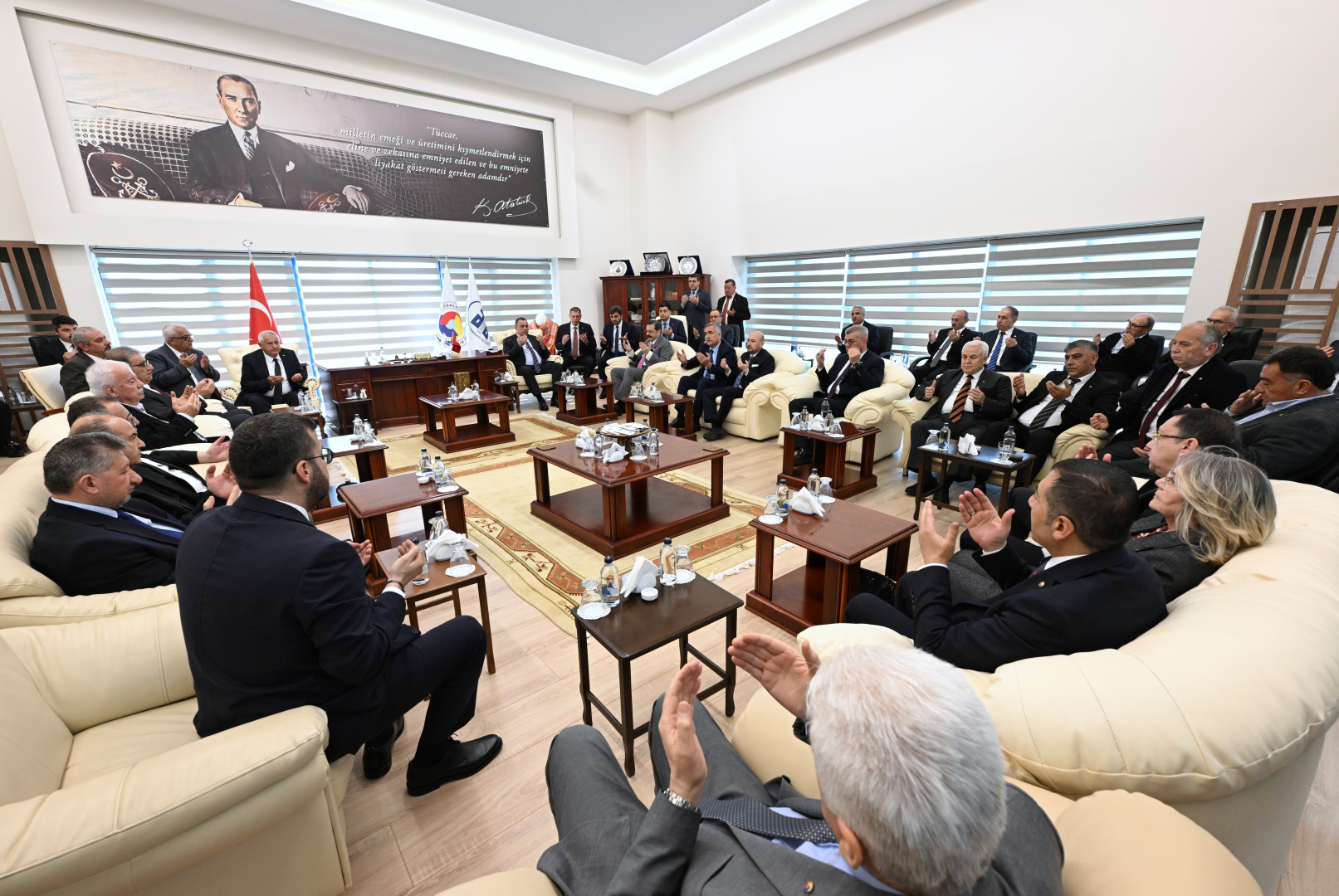 MENEMEN TİCARET ODASI'NDAN AYDIN TİCARET BORSASI BAŞKANI FEVZİ ÇONDUR'A BAŞSAĞLIĞI ZİYARETİ