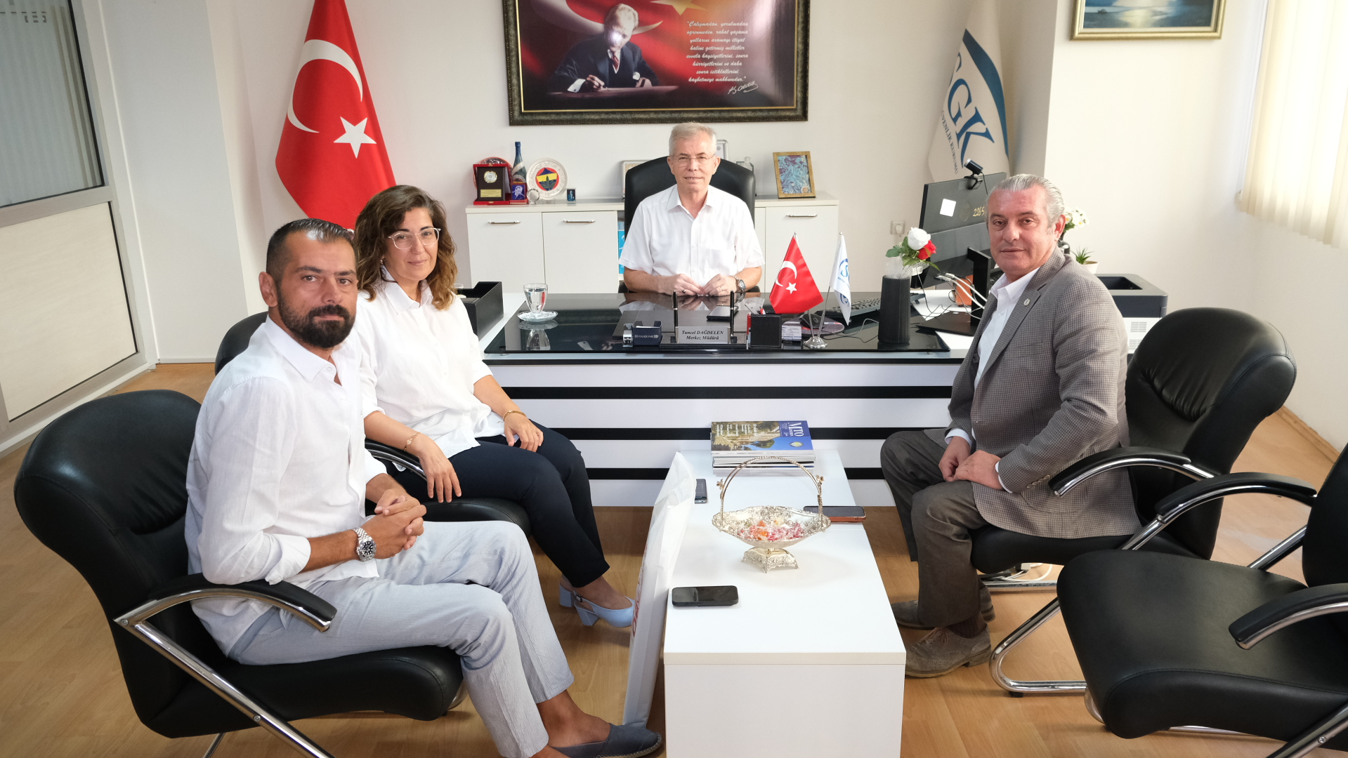 MENEMEN SGK MÜDÜRÜNE HAYIRLI OLSUN ZİYARETİ GERÇEKLEŞTİRİLDİ.