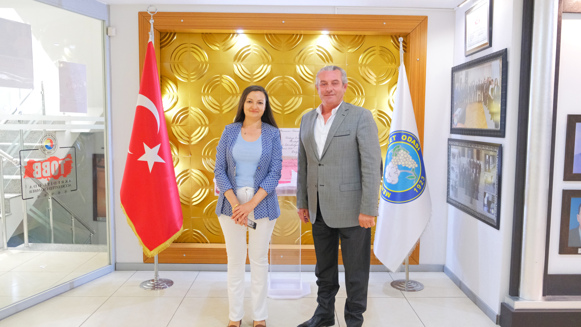 TAYİNİ ÇIKAN MENEMEN SGK MÜDÜRÜNDEN MENTOYA VEDA ZİYARETİ.
